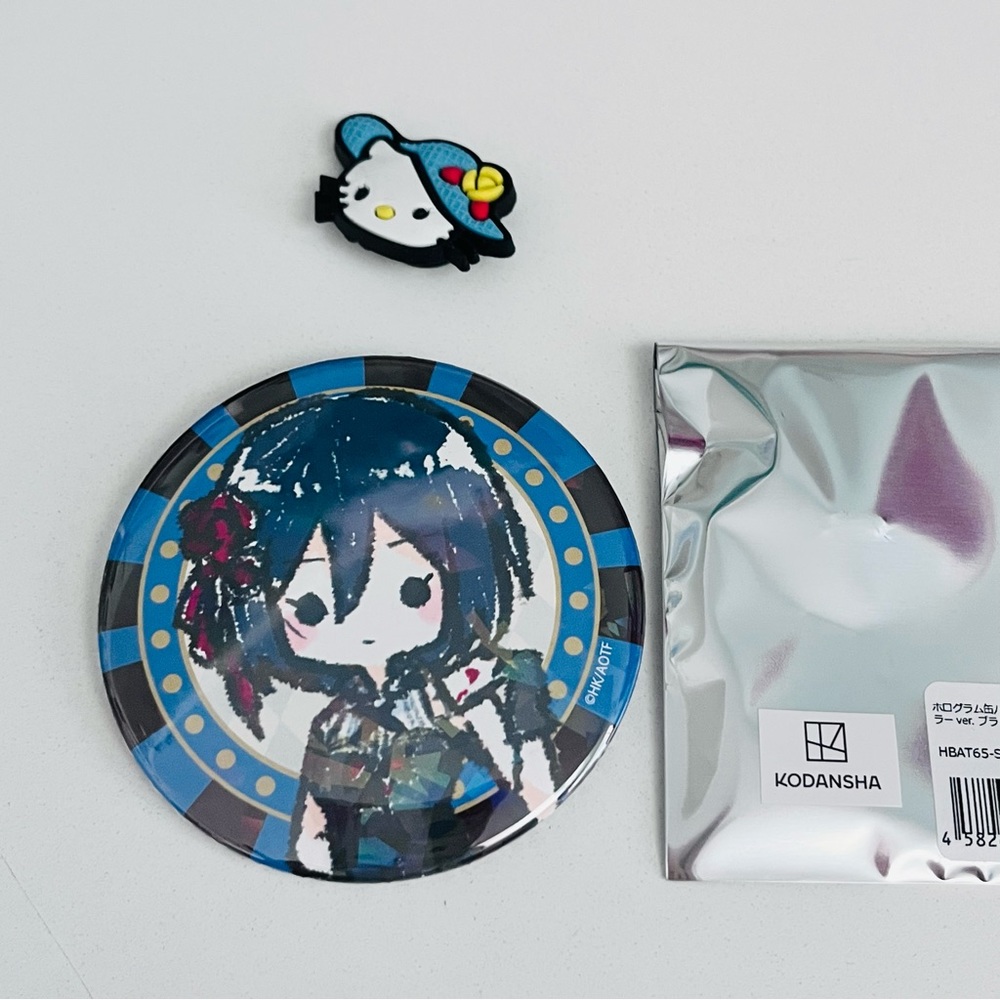 Attack on Titan Mikasa Ackerman Casino Dealer ver. Hologram Tin Badge - Picture 4 of 4